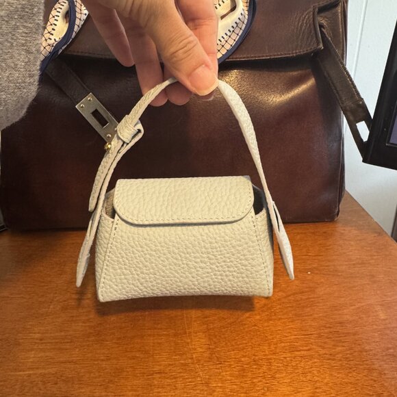 SONGMONT Mini Drippy Airpods Case in SKy - Picture 4 of 7